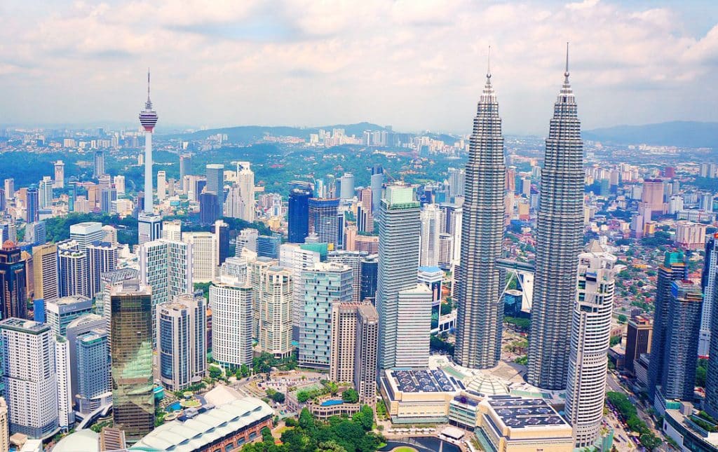 Gambar landskap menara berkembar dari Nano Medic Penjagaan