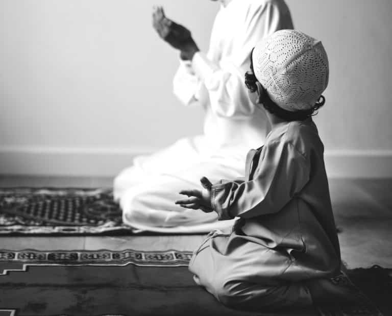 muslim boy learning how to pray